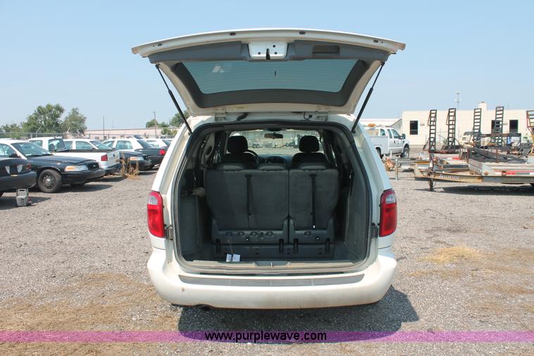 image for item I8235 2007 Dodge Grand Caravan SXT minivan