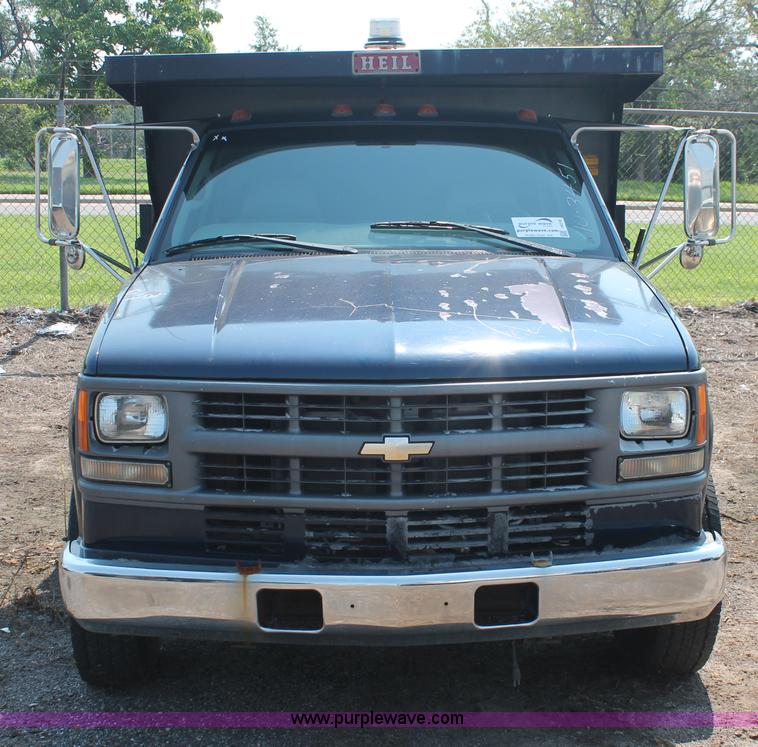 image for item I8236 1998 Chevrolet Silverado 3500HD dump body truck