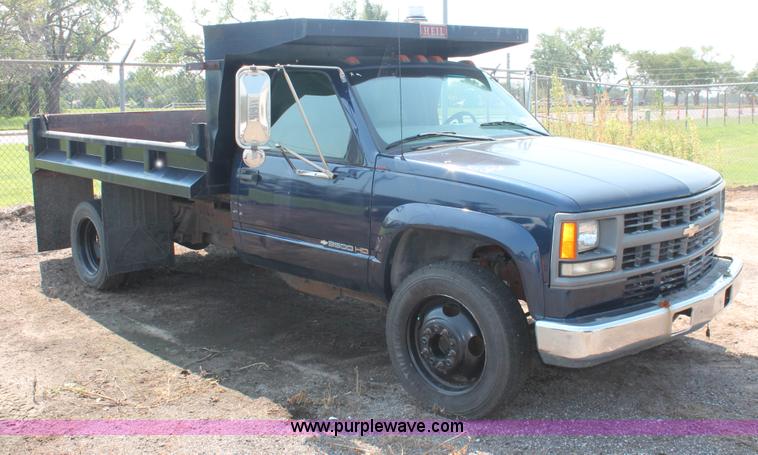 image for item I8236 1998 Chevrolet Silverado 3500HD dump body truck