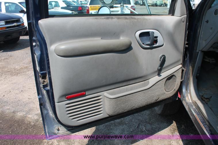 image for item I8236 1998 Chevrolet Silverado 3500HD dump body truck