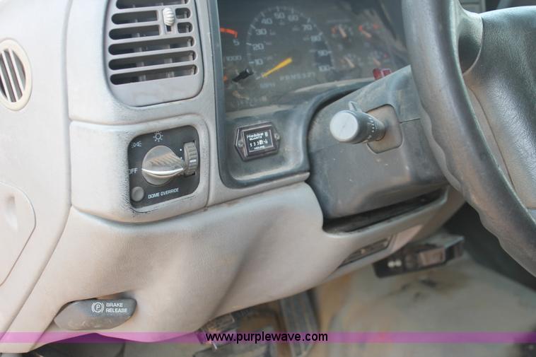 image for item I8236 1998 Chevrolet Silverado 3500HD dump body truck