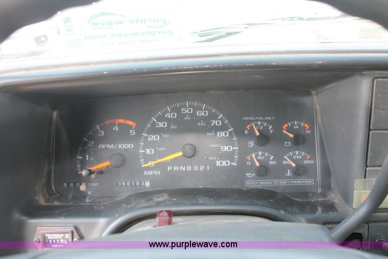 image for item I8236 1998 Chevrolet Silverado 3500HD dump body truck