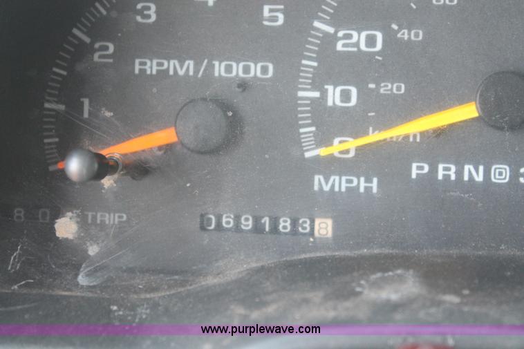 image for item I8236 1998 Chevrolet Silverado 3500HD dump body truck