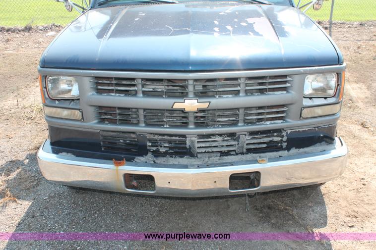 image for item I8236 1998 Chevrolet Silverado 3500HD dump body truck