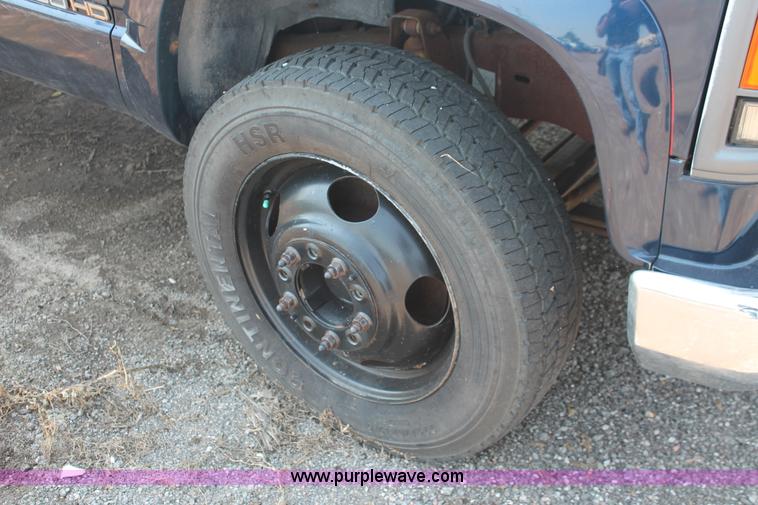 image for item I8236 1998 Chevrolet Silverado 3500HD dump body truck