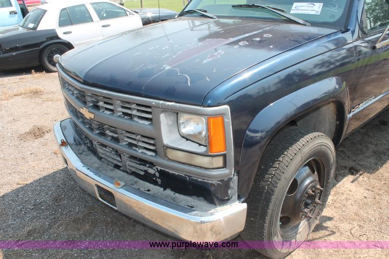 image for item I8236 1998 Chevrolet Silverado 3500HD dump body truck