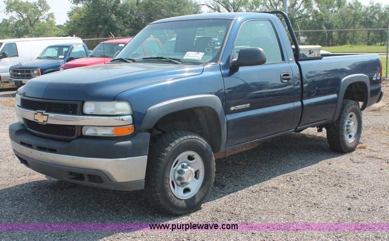 image for item I8237 2002 Chevrolet Silverado 2500HD pickup truck