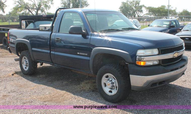image for item I8237 2002 Chevrolet Silverado 2500HD pickup truck