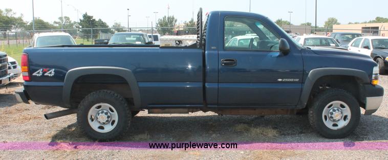 image for item I8237 2002 Chevrolet Silverado 2500HD pickup truck