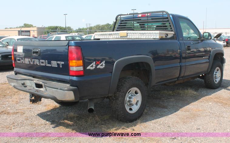 image for item I8237 2002 Chevrolet Silverado 2500HD pickup truck