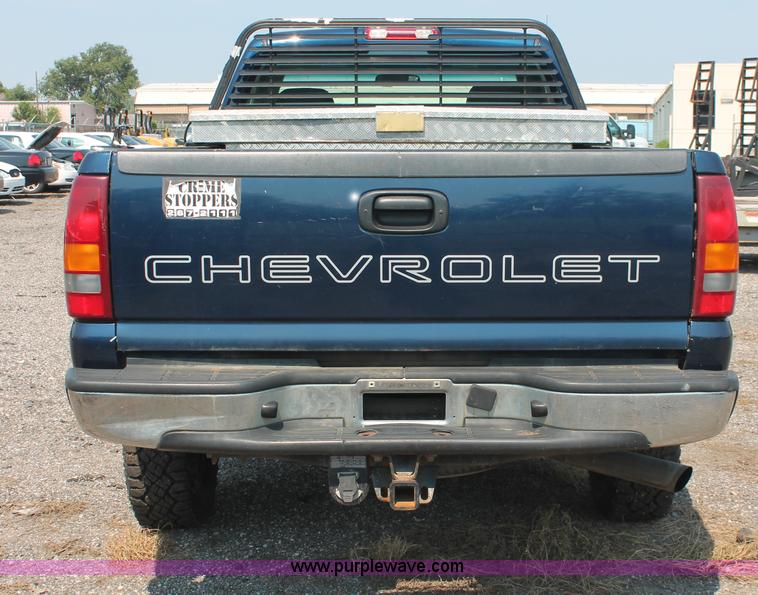 image for item I8237 2002 Chevrolet Silverado 2500HD pickup truck