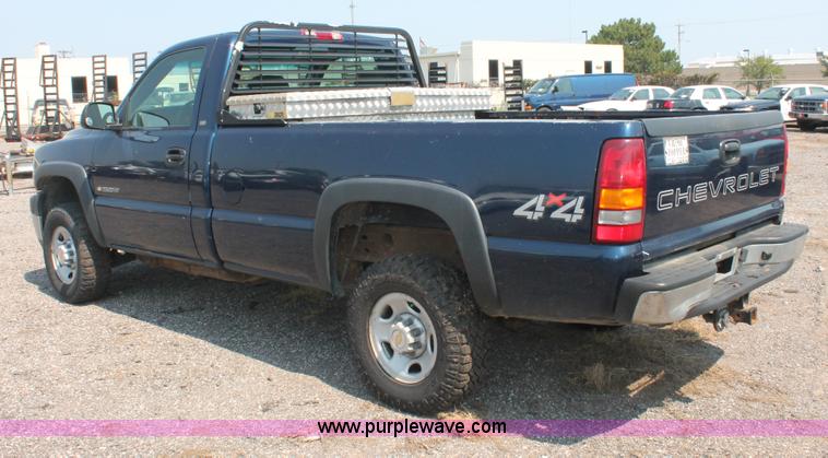 image for item I8237 2002 Chevrolet Silverado 2500HD pickup truck