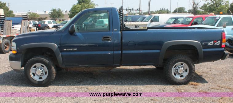 image for item I8237 2002 Chevrolet Silverado 2500HD pickup truck