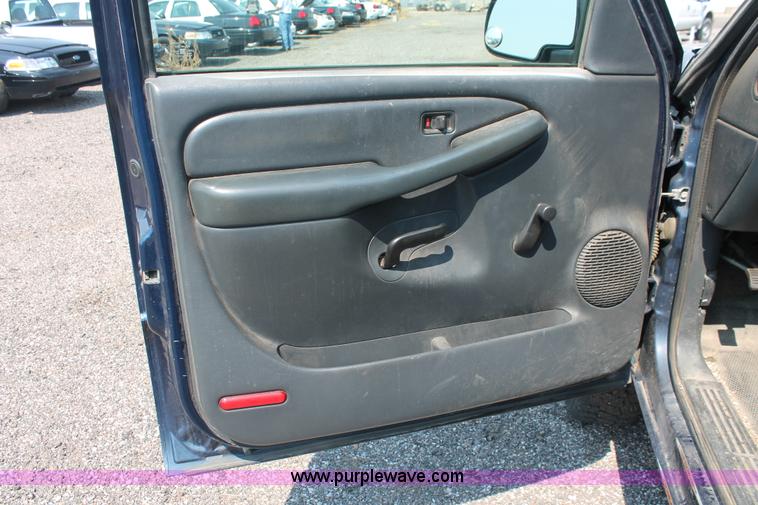 image for item I8237 2002 Chevrolet Silverado 2500HD pickup truck