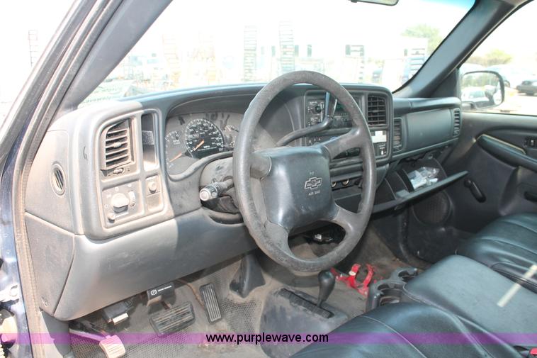 image for item I8237 2002 Chevrolet Silverado 2500HD pickup truck