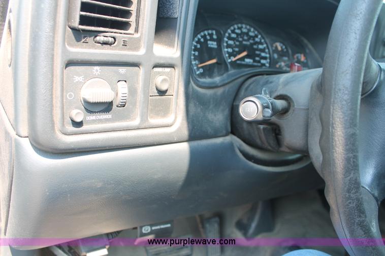 image for item I8237 2002 Chevrolet Silverado 2500HD pickup truck