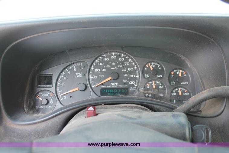 image for item I8237 2002 Chevrolet Silverado 2500HD pickup truck