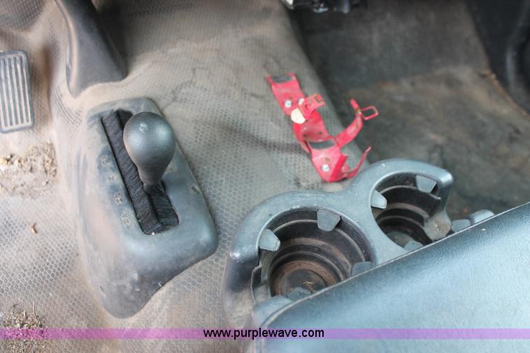 image for item I8237 2002 Chevrolet Silverado 2500HD pickup truck