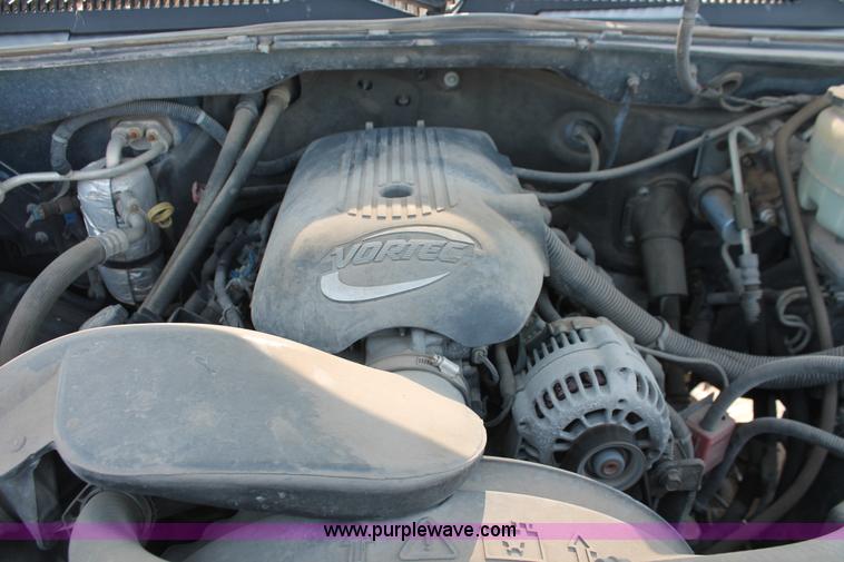 image for item I8237 2002 Chevrolet Silverado 2500HD pickup truck