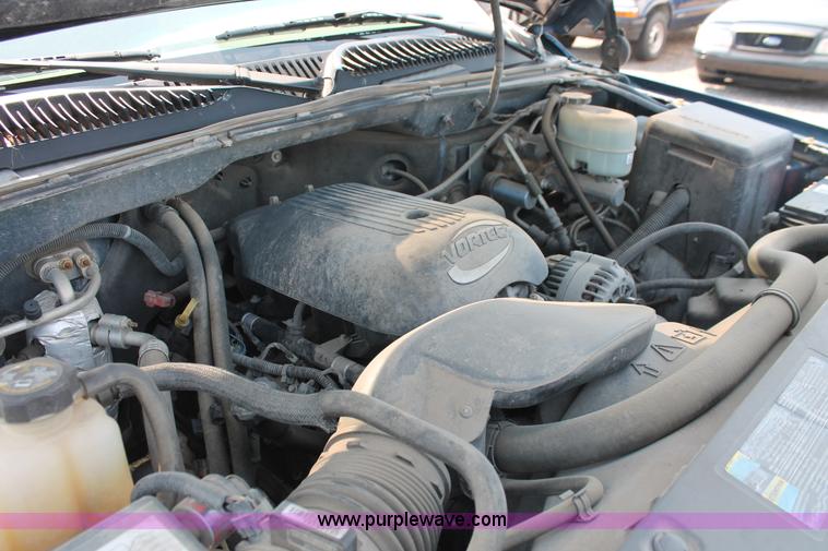 image for item I8237 2002 Chevrolet Silverado 2500HD pickup truck