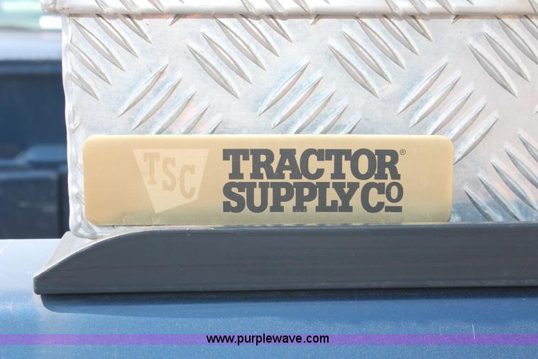 image for item I8237 2002 Chevrolet Silverado 2500HD pickup truck