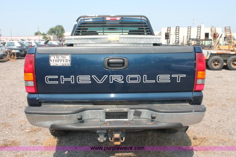 image for item I8237 2002 Chevrolet Silverado 2500HD pickup truck