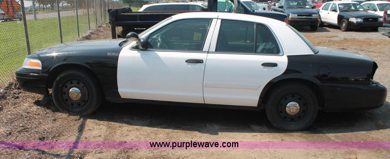 image for item I8238 2009 Ford Crown Victoria Police Interceptor