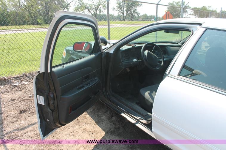 image for item I8238 2009 Ford Crown Victoria Police Interceptor