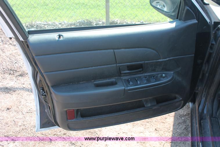 image for item I8238 2009 Ford Crown Victoria Police Interceptor