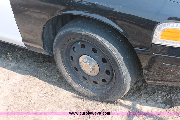 image for item I8238 2009 Ford Crown Victoria Police Interceptor