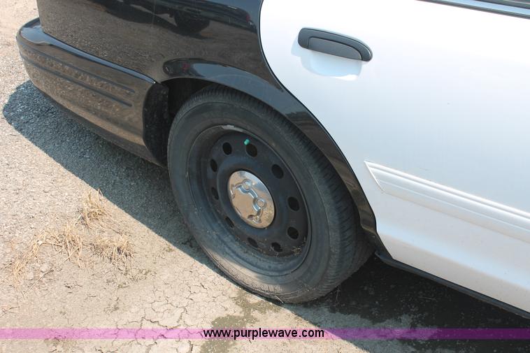 image for item I8238 2009 Ford Crown Victoria Police Interceptor