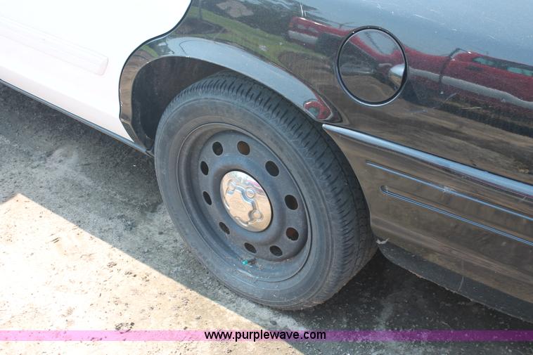 image for item I8238 2009 Ford Crown Victoria Police Interceptor