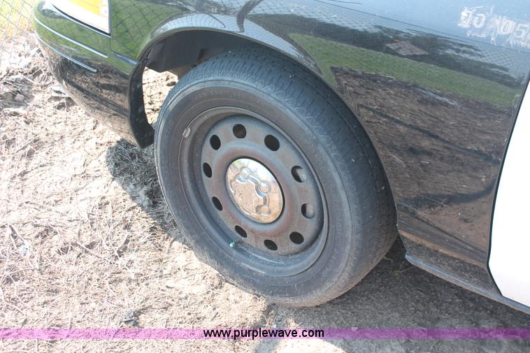 image for item I8238 2009 Ford Crown Victoria Police Interceptor