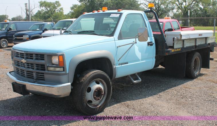 image for item I8239 2002 Chevrolet Silverado 3500 pickup truck