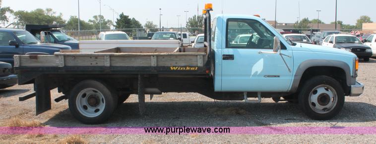 image for item I8239 2002 Chevrolet Silverado 3500 pickup truck