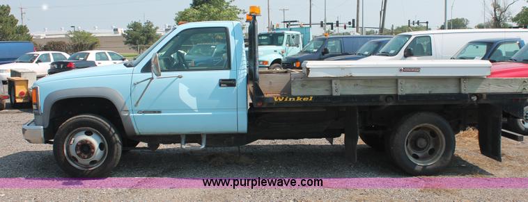 image for item I8239 2002 Chevrolet Silverado 3500 pickup truck