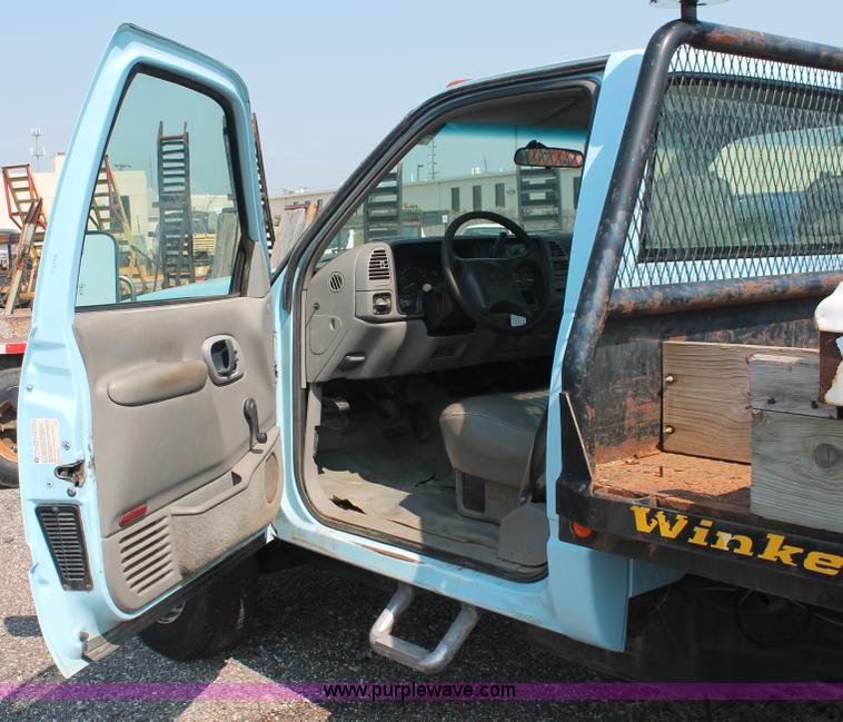 image for item I8239 2002 Chevrolet Silverado 3500 pickup truck