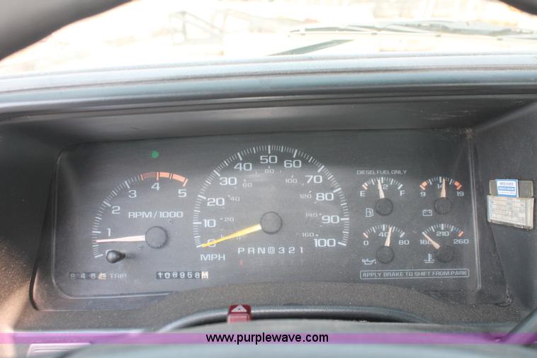 image for item I8239 2002 Chevrolet Silverado 3500 pickup truck