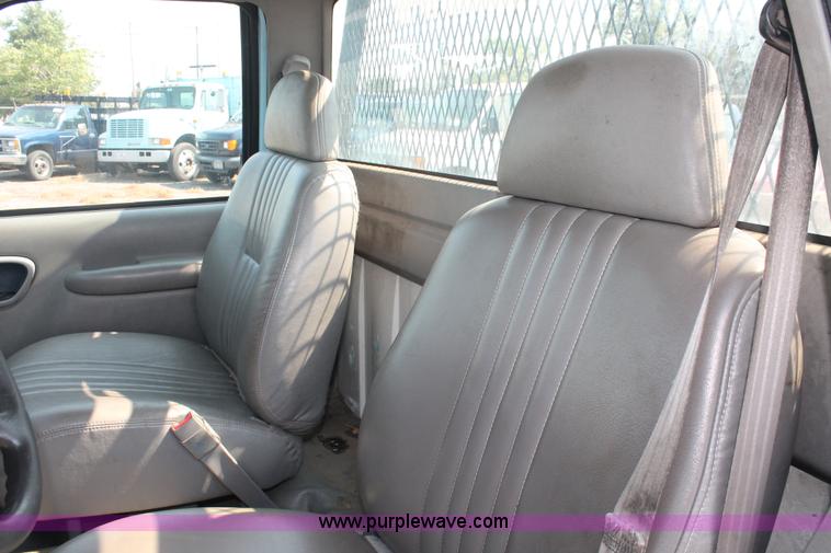 image for item I8239 2002 Chevrolet Silverado 3500 pickup truck