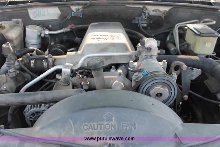 image for item I8239 2002 Chevrolet Silverado 3500 pickup truck