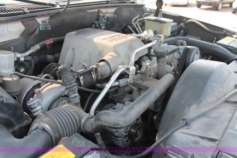 image for item I8239 2002 Chevrolet Silverado 3500 pickup truck