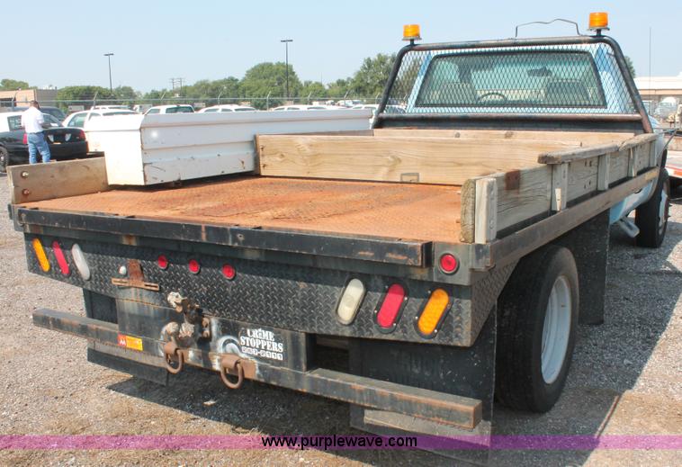 image for item I8239 2002 Chevrolet Silverado 3500 pickup truck