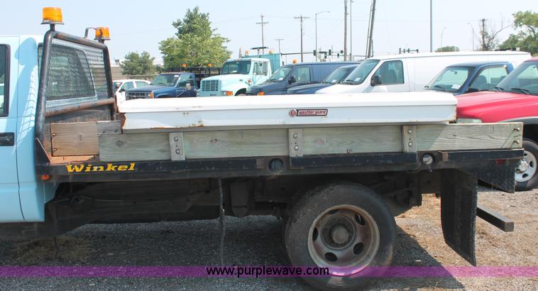 image for item I8239 2002 Chevrolet Silverado 3500 pickup truck