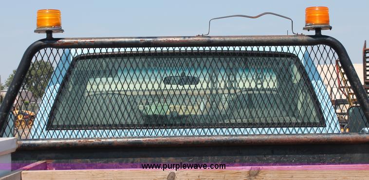 image for item I8239 2002 Chevrolet Silverado 3500 pickup truck