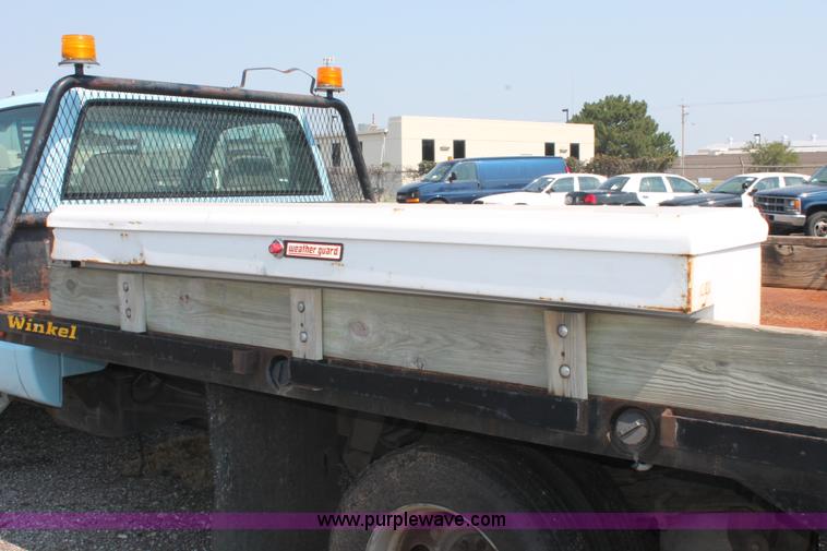 image for item I8239 2002 Chevrolet Silverado 3500 pickup truck