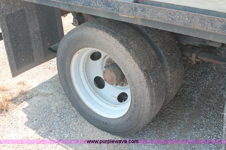 image for item I8239 2002 Chevrolet Silverado 3500 pickup truck