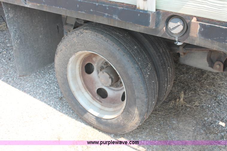 image for item I8239 2002 Chevrolet Silverado 3500 pickup truck