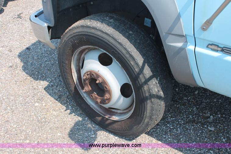 image for item I8239 2002 Chevrolet Silverado 3500 pickup truck