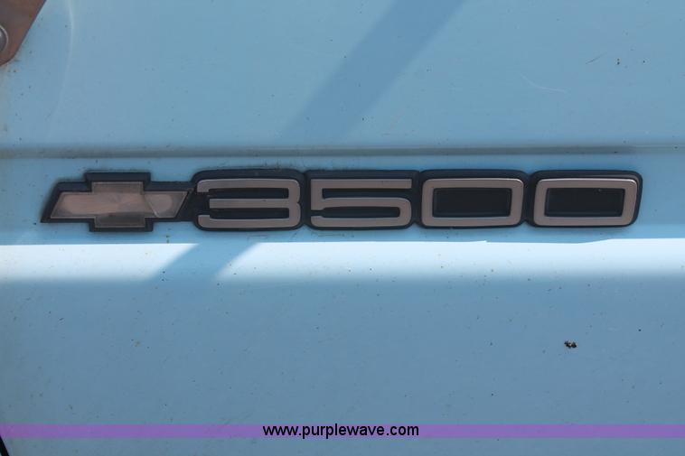 image for item I8239 2002 Chevrolet Silverado 3500 pickup truck