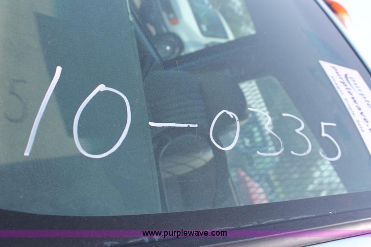 image for item I8239 2002 Chevrolet Silverado 3500 pickup truck